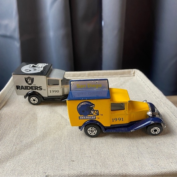 San Diego Chargers 1991 Limited Edition Matchbox & 1990 Raiders Ford Milk Truck - Picture 1 of 6